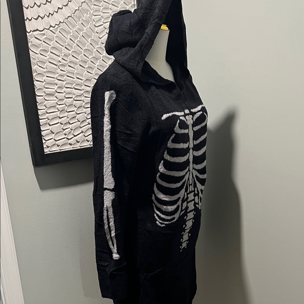 Hot Topic Black and White Skeleton Hoodie - Picture 3 of 4